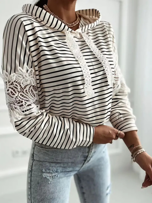 Mila | Gestreepte hoodie met kanten details