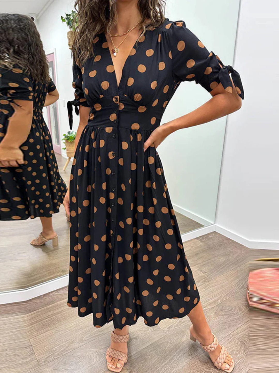 Mia | Polkadot jurk met diepe v-hals